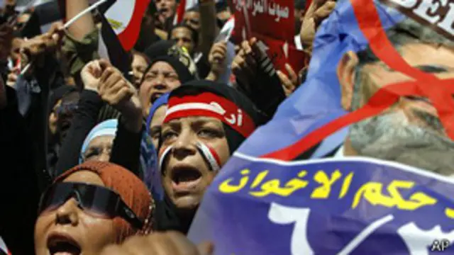 Người biểu tình đòi Tổng thống Morsi ra đi, nhưng ông Morsi bác bỏ