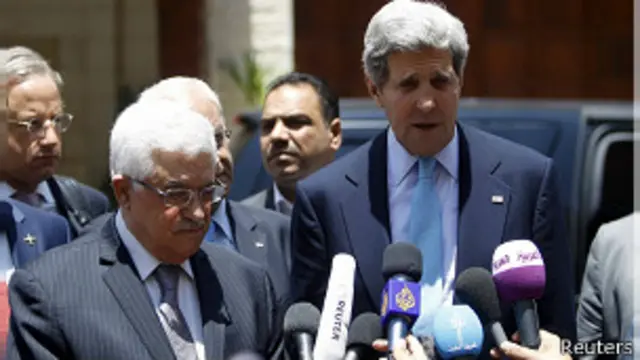 جان کری مذاکراتی با محمود عباس، رئیس تشکیلات خودگردان فلسطینی و بنیامین نتانیاهو، نخست وزیر اسرائیل، انجام داد