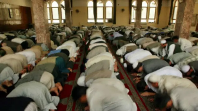 يكمن الخطر الحقيقي عندما يعرف للعامة أن مسلمًا عدل عن الإيمان بالله والنبي محمد.