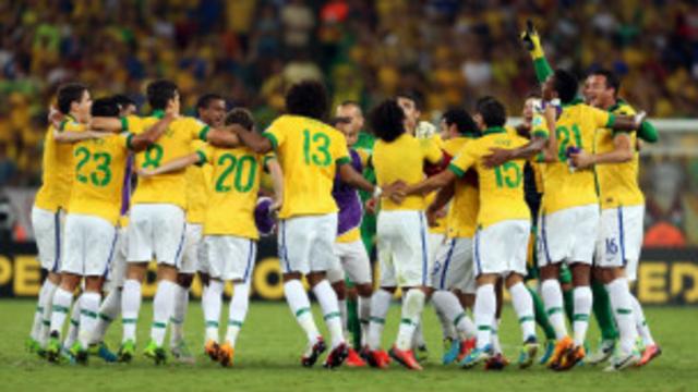 Equipo de Brasil celebra triunfo en Copa Confederaciones
