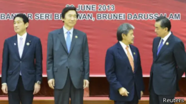 岸田文雄与王毅在东盟与中日韩外长会议