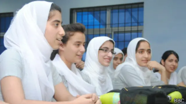 कोटा में कोचिंग करती कश्मीरी लड़कियां