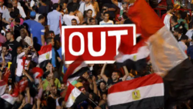 مظاہرین ملک گیر پیمانے پر صدر مرسی کے استعفے اور قبل از وقت صدراتی انتخابات کرانے کی مانگ کررہے ہیں