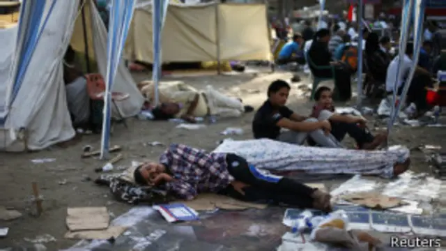 مخالفان محمد مرسی صبح امروز هم در میدان تحریر قاره تحصن کرده‌اند 