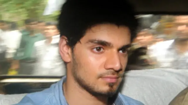 سورج پنچولی کی آنے والی فلم اپنے زمانے کی سپر ہٹ فلم ہیرو کا ری میک ہے