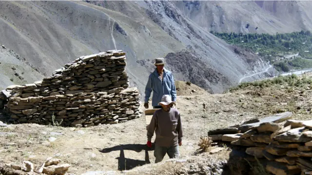 Рабочие на раскопках Карона.