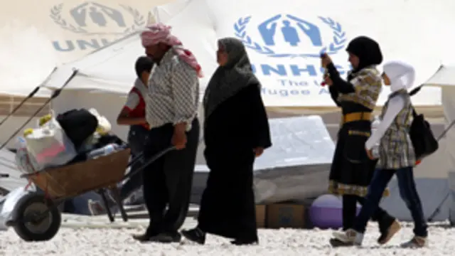 تقدر الأمم المتحدة عدد السوريين الذين لاذوا بالبلدان المجاورة هربا من الحرب الدائرة في بلادهم بأكثر من مليون وسبعمئة ألف لاجئ