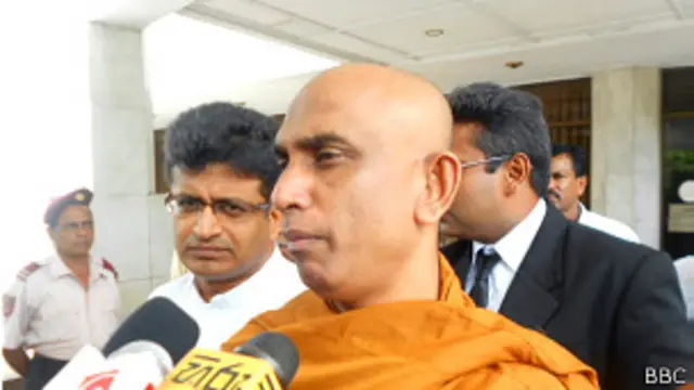 Athuraliye Rathana thero & Udaya Gammanpila at court (photo KS Udayakumar)