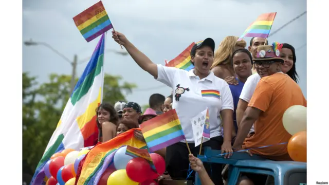 गे परेड, समलैंगिक