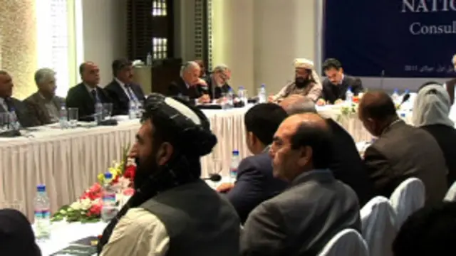 بیشتر آنهایی که در این همایش به عنوان "نخبگان سیاسی" شرکت کردند، تجربه سالها جنگ و سیاست‌ورزی داشته