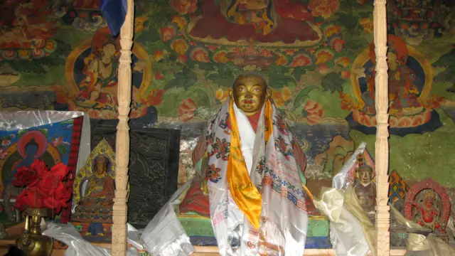 गुम्बा भित्र