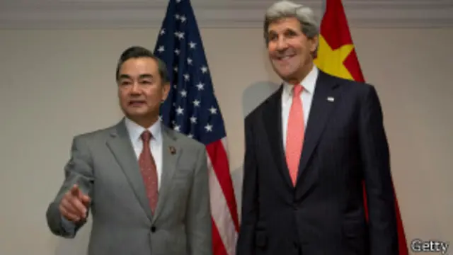 Bộ trưởng John Kerry và Vương Nghị tại Brunei hôm 1/7