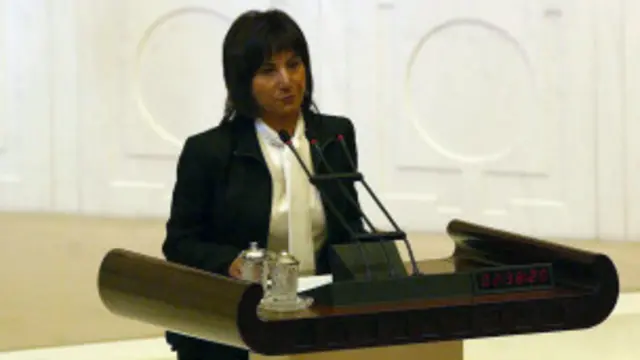 Aysel Tuğluk: DTK Eş Başkanı ve Van Milletvekili