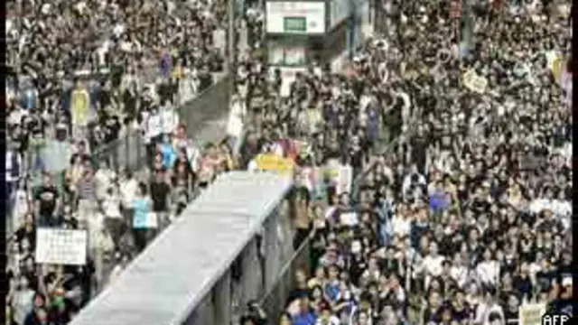 2003年有50多万香港人参加了七一游行