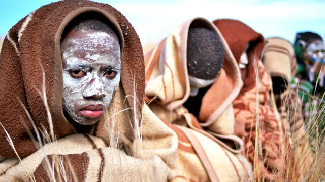 नेल्सन मंडेला कुनु में ही पले-पढ़े हैं. वे इसी महीने 95 साल के हो जाएंगे. फेफड़ों में संक्रमण की वजह से मंडेला आजकल प्रीटोरिया के एक अस्पताल में भर्ती हैं.