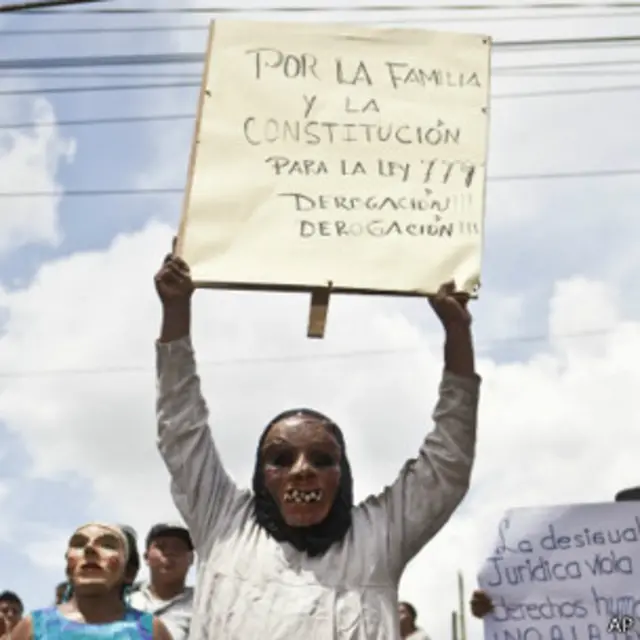 Mulheres da Nicarágua protestam contra lei 779 | AP