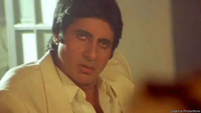 अमिताभ बच्चन की 1990 में रिलीज़ हुई 'अग्निपथ' का रीमेक 2012 में रिलीज़ हुआ.