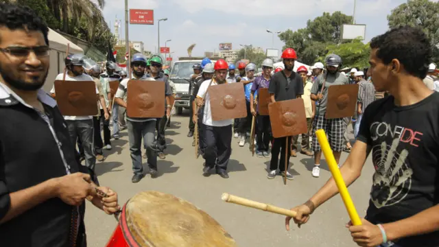 穆爾西的支持者在開羅各處遊行召集力量捍衛他們支持的總統。