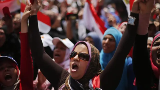 صدر مرسی کے مخالفین کا دعویٰ ہے کہ فوری انتخابات کے مطالبے کی ایک پٹیشن پر دو کروڑ بیس لاکھ افراد نے دستخط کیے ہیں