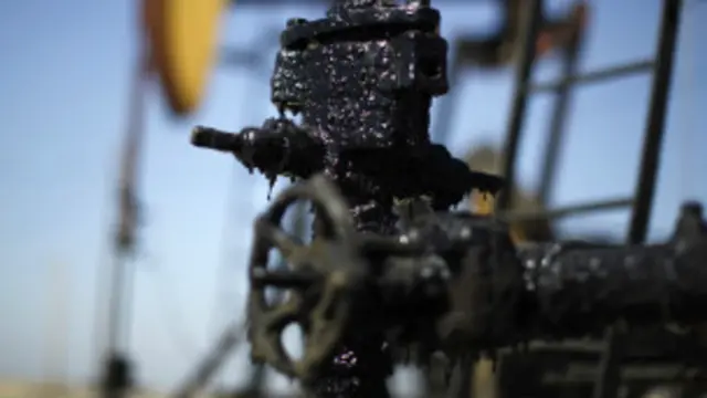 در حال حاضر ۴۰ درصد از مصرف نفت آمریکا وارد میشود