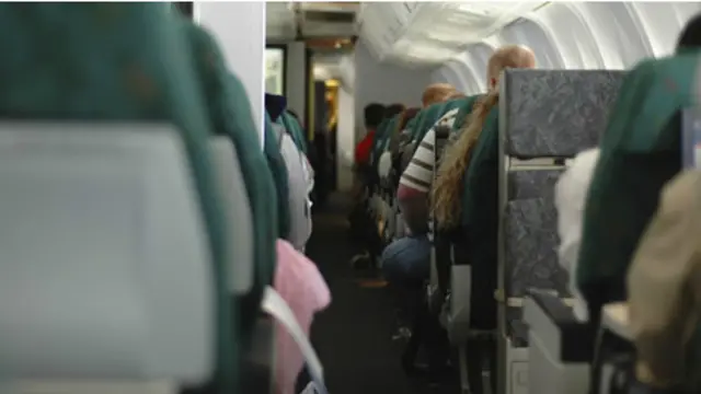 机舱内放腿的地方已然很小