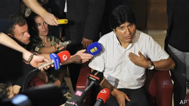 Evo Morales en el aeropuerto de Viena