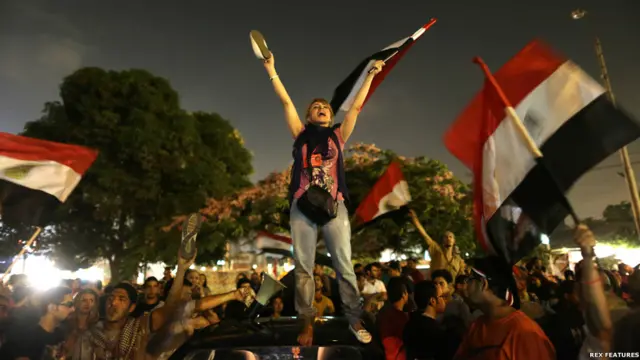 Başkentin çeşitli noktalarında şiddet olayları da yaşandı. Kentin kuzeyi, güneyi ve merkezindeki hastanelerden ölü ve yaralı haberleri geldi. 