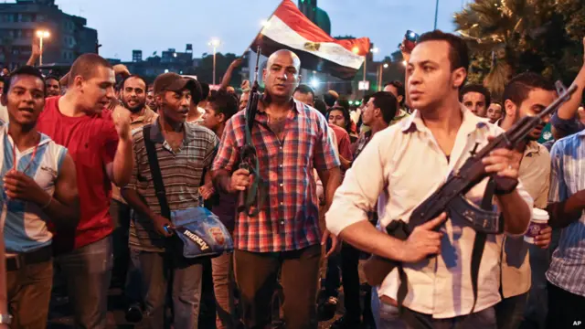 Ordunun komuta kademesi, verdikleri ültimatomdaki sürenin dolmasına az bir zaman kala, kriz toplantısı yapıyor. 