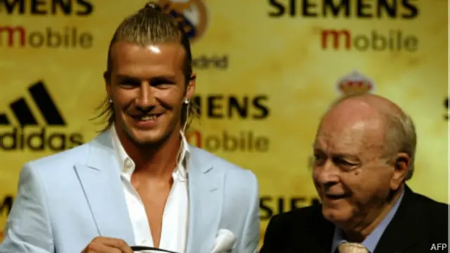 Di Stéfano e David Beckham, durante apresentação no Real Madrid