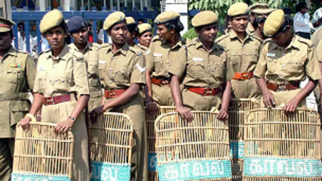 তামিল নাড়ুর পুলিশ কর্মীরা 