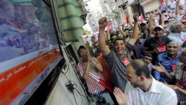 اطاح الجيش بمرسي إثر احتجاجات حاشدة