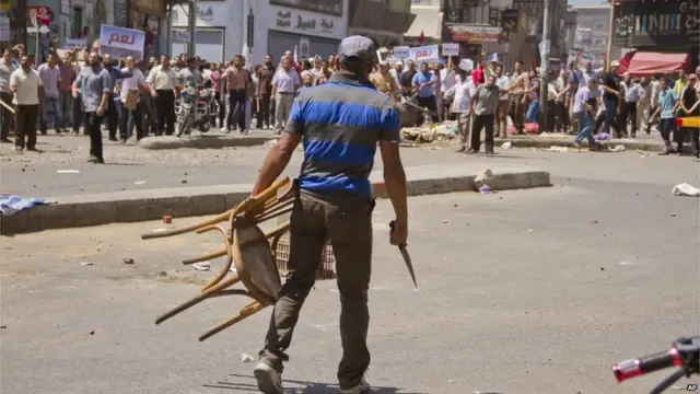 支持和反對穆爾西的抗議者連日發生衝突