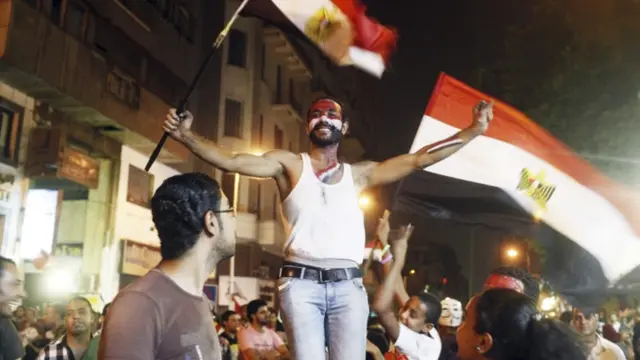 مرسی 30 جون 2012 کو انتخاب میں کامیابی کے بعد مصر کے پہلے منتخب صدر بنے تھے۔ ان کی صدارت کا ایک سال سیاسی بے اطمینانی اور معیشت میں گراوٹ کی زد میں رہا