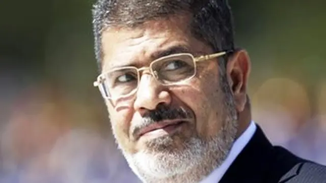 Роппа-роса бир йил олдин узоқ йиллик яккаҳоким президент Ҳусни Муборак қулатилиши ортидан "Мусулмон Биродарлари" гуруҳидан қудратга келган Муҳаммад Мурсий - энди тарих. 