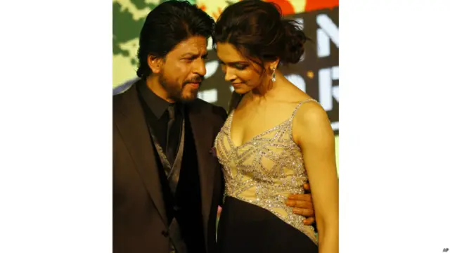 शाहरुख़ ख़ान और दीपिका पादुकोण