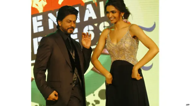 शाहरुख़ ख़ान और दीपिका पादुकोण