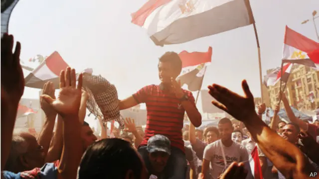 Celebrações no Cairo | Foto: AP