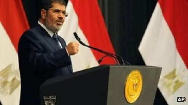 فاز مرسي بأول انتخابات بعد الثورة المصرية. 