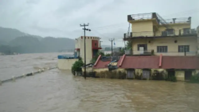 اترا کھنڈ میں ہندو مذہب کے ماننے والوں کی اہم زیارت گاہیں ہیں