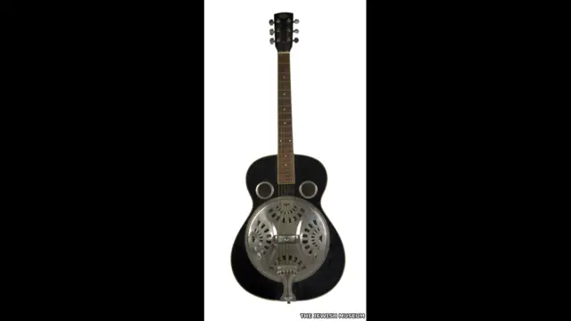 Cantora britânica completaria 30 anos; fotos registram sua infância e seu sucesso. 