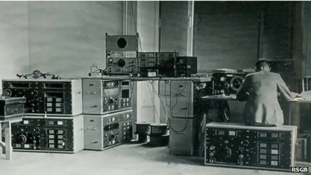 Persona decodificando un mensaje