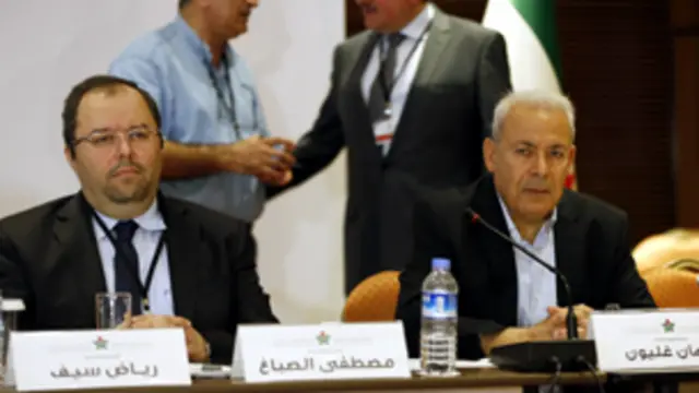 مصطفى الصباغ (الى اليسار) احد المرشحين لرئاسة الائتلاف