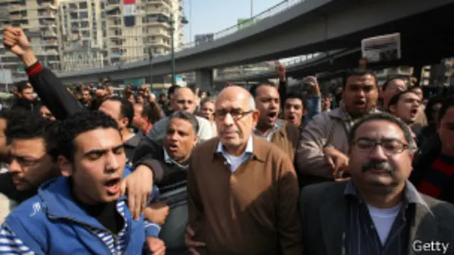 Nomeação de ElBaradei ao cargo de premiê parece ter sido bloqueada por forças conservadoras