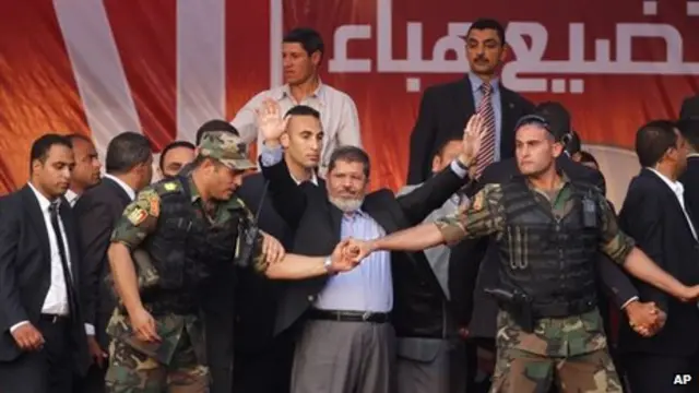 حيد مرسي الحلفاء وتجاهل غضب معارضيه