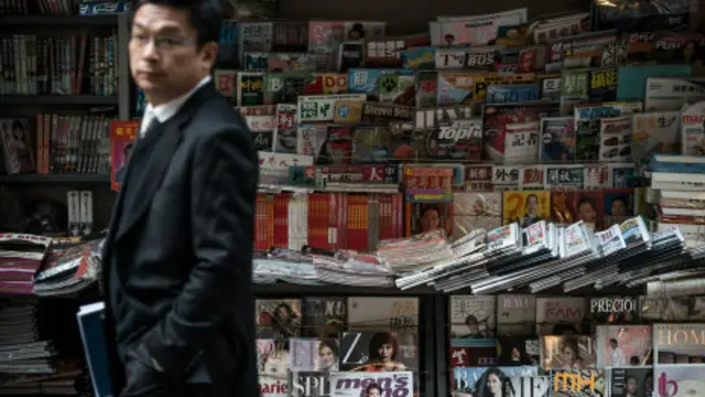 香港街头某报摊（10/1/2013）