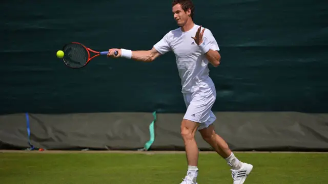 واضح رہے کہ برطانیہ کے سٹار کھلاڑی اینڈی مرئے لگاتار دوسری بار ویمبلڈن کے فائنل میں پہنچے ہیں۔ گذشتہ سال فائنل میں انہیں روجر فیڈرر سے شکست کا سامنا کرنا پڑا تھا۔