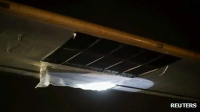 बाईं पंखुड़ी के फट जाने के बावजूद विमान ने यात्रा पूरी की