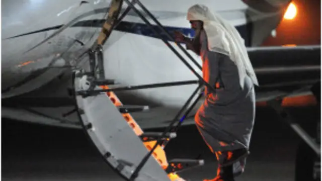 ابوقتادہ کو لندن میں نارتھولٹ کے ہوائی اڈے پر پہنچایا گیا جہاں برطانوی ایئر فورس کا طیارہ انہیں اردن لے جانے کے لیے تیار کھڑا تھا۔