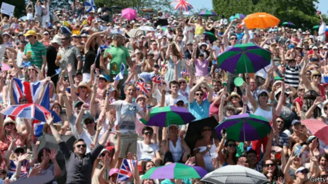 حدود ۱۷ میلیون نفر در بریتانیا و ۴۰۰ میلیون نفر در ۱۹۸ کشور بیننده مسابقات ویمبلدون هستند