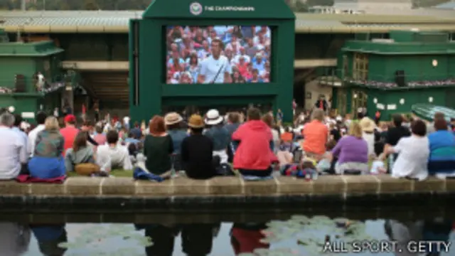 در هر دوره بیش از ۵۰۰ هزار تماشاچی در ویمبلدون حضور پیدا می‌کنند